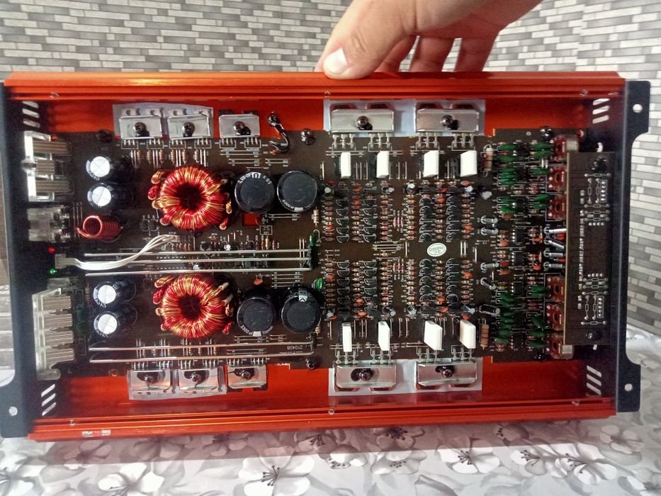 Продам усилитель Barracuda 4.100 в отличном состоянии.