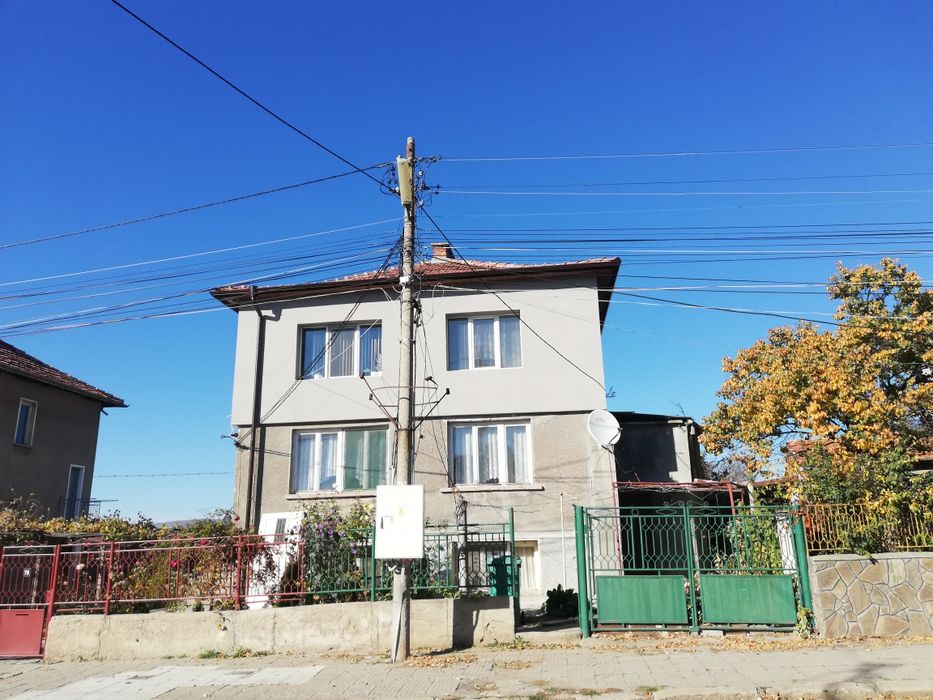 Продава се Етаж от къща в с. Петърч, Област София-област - 129 кв.м за 946 €/кв.м - Снимка #1