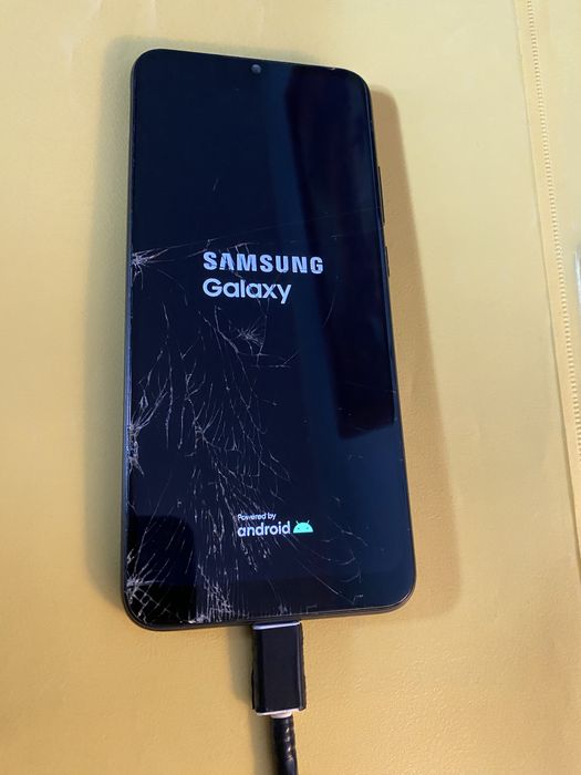 Telefoane cu sticla fisurata display bun