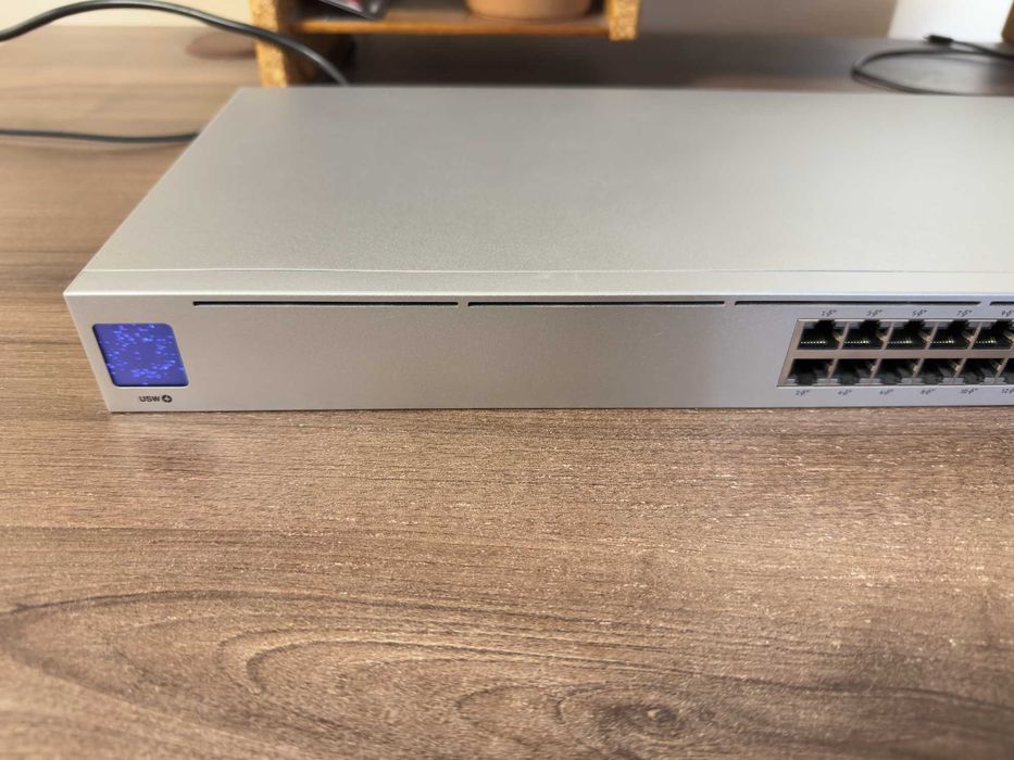 Ubiquti Switch USW-24-POE