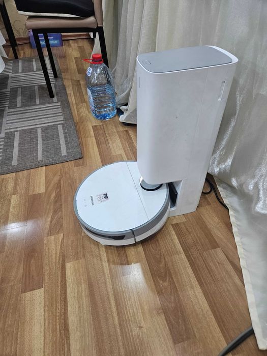 Робот-пылесос JET BOT