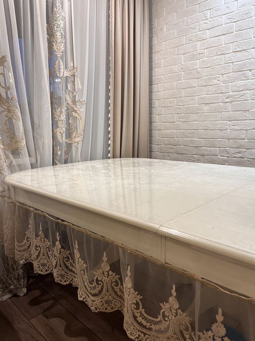 Стол для гостиной