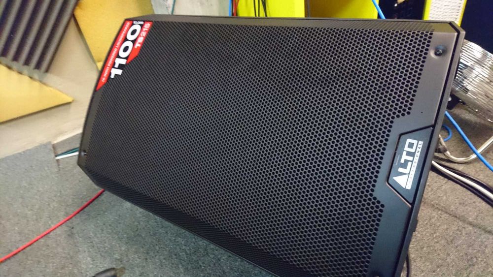 Boxe active 2 x 1100W + echipament DJ