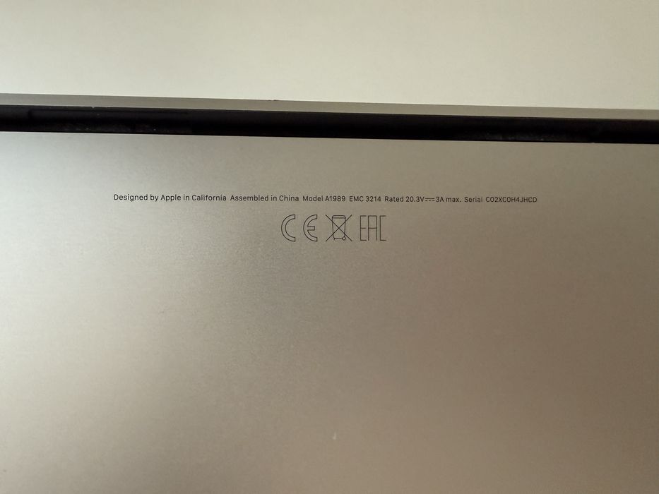 Macbook pro 13 8/256 touch Bar