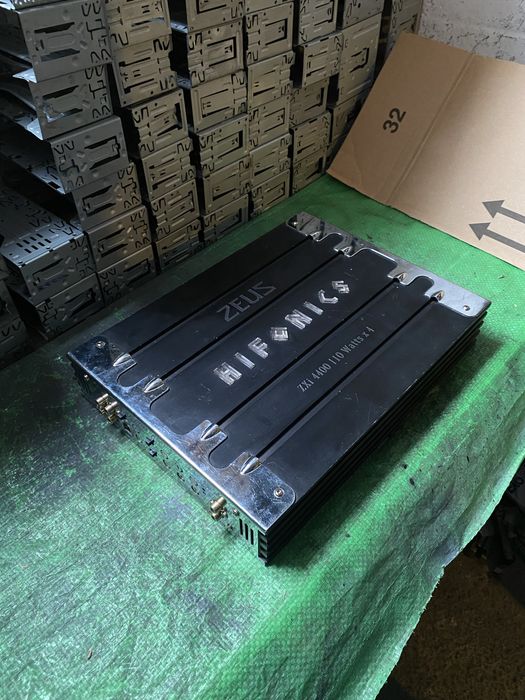 HIFONICS (USA) - Качествен и Мощен! - 4 канален усилвател за кола авто