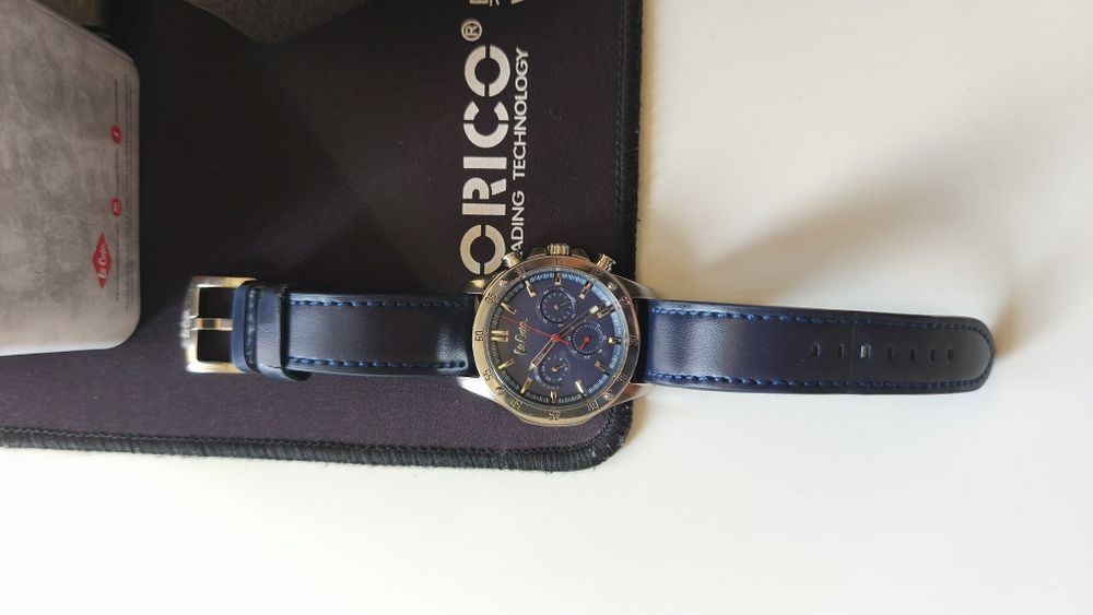 Продавам мъжки ръчен часовник Lee Cooper