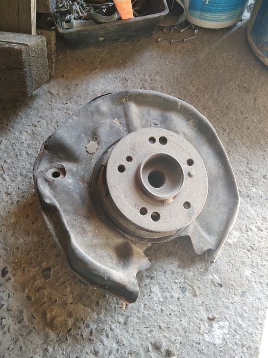 Цапфа на мерс 124