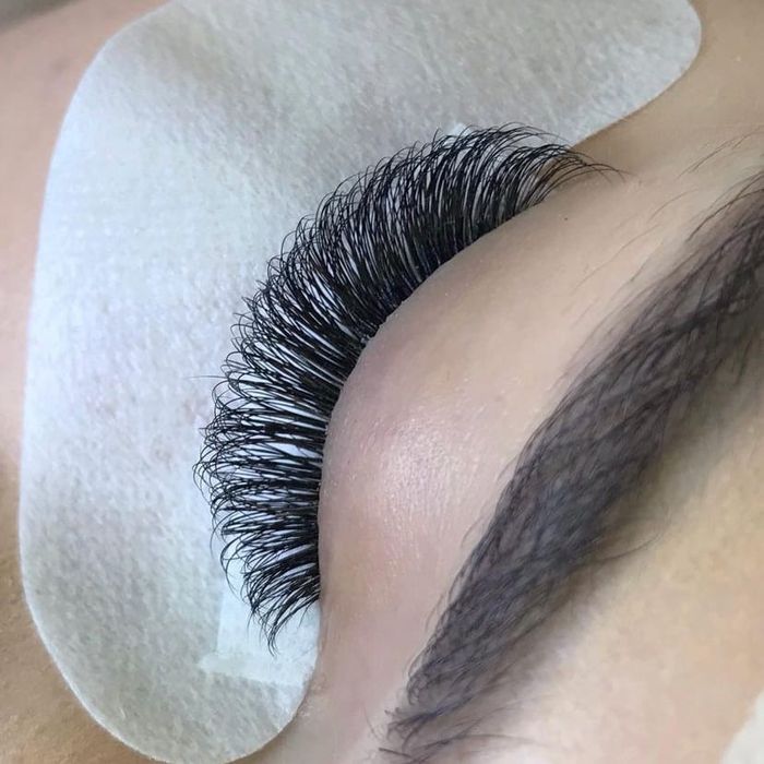 Наращивание ресниц, центр стекляшка