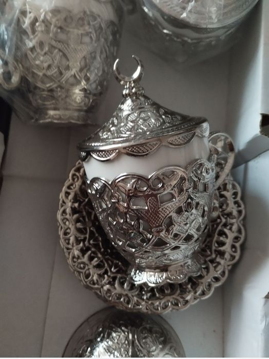 Set ceai turcesc format din șase cesti cu farfurioara, este un produs