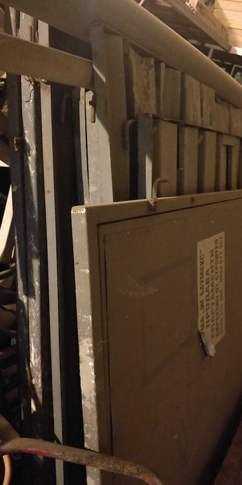 Временна метална ограда на строеж