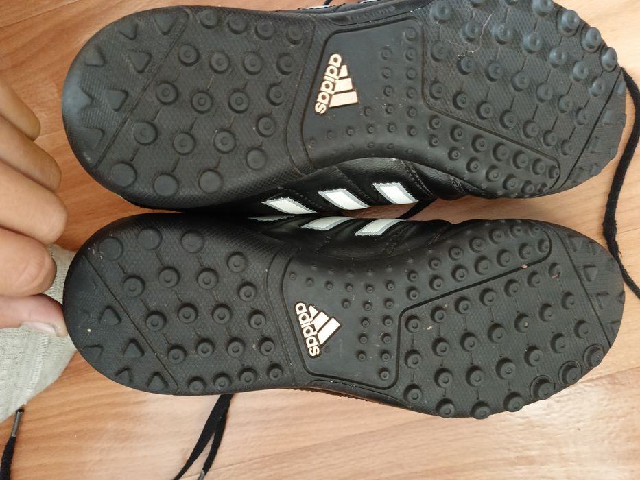 Футбольные бутсы adidas questra