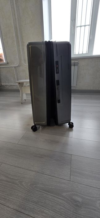 Продам чемодан 32/23 L M