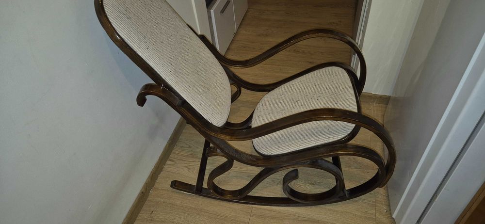 Scaun balansoar vintage din lemn curbat (stil Thonet)
