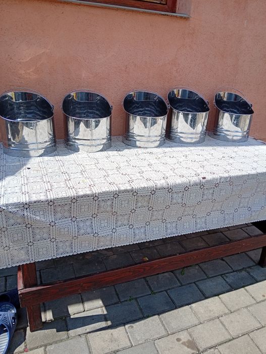 Vând crinte găleți