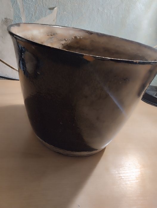 Керамичесуий цветочный горшок.