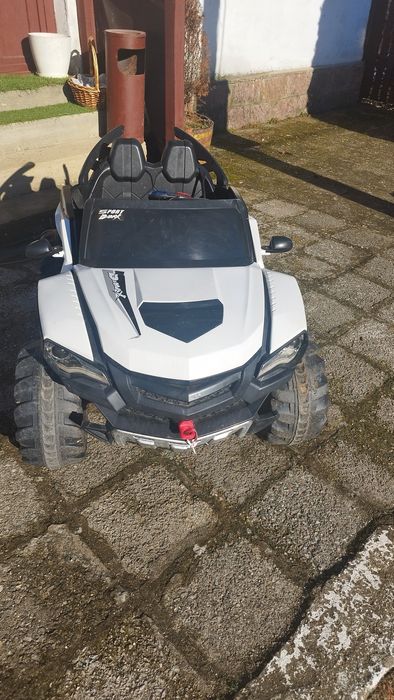 Акумулаторен детски джип!