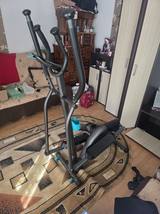 Vând bicicletă eliptică,în stare foarte bună.