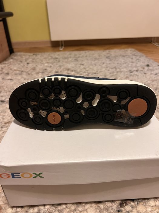 Чисто нови обувки за момче 34 номер на Geox