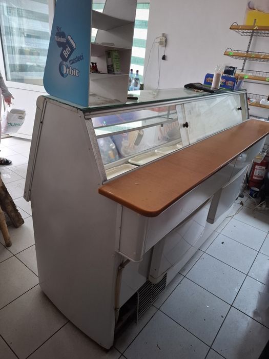 Vitrina frigorifica mezeluri