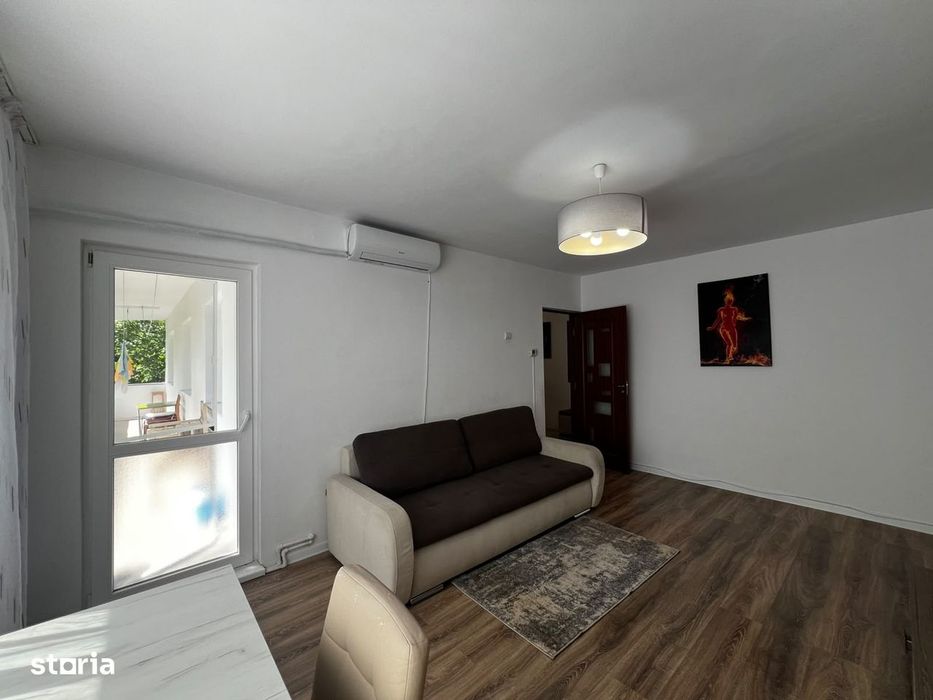 Apartament de inchiriat, 3 camere, decomandat, 75 mp, Nicolina — fotografia 1
