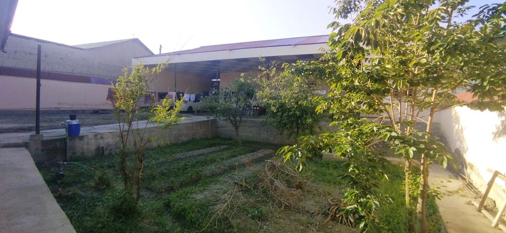 Карманада ховли сотилади