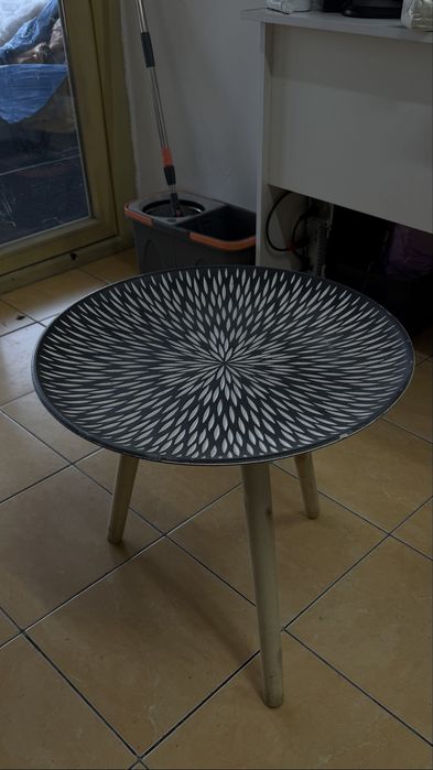 Стулья (2) и столик