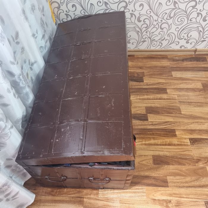 Сундук деревянный