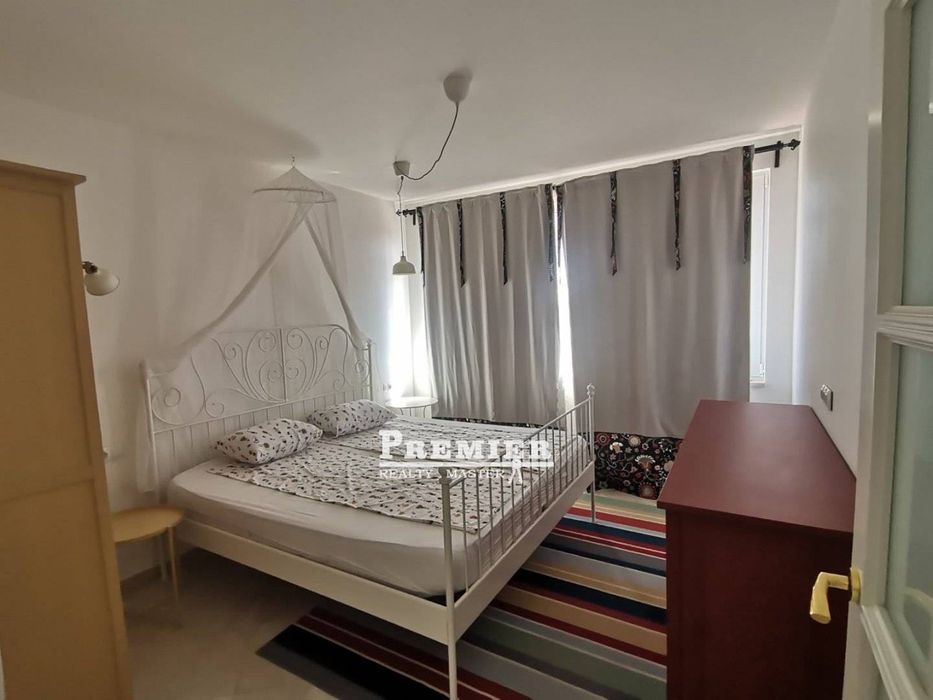 Голям тристаен апартамент в Черноморец на първа линия