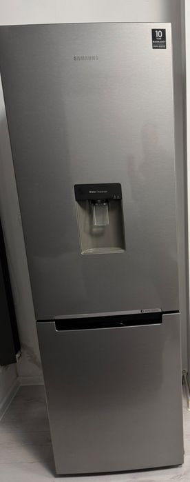 Продавм Хладилник SAMSUNG RB31FDRNDSA/EF