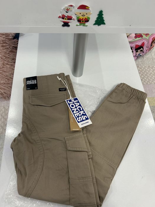 Нов Панталон размер 6-7г