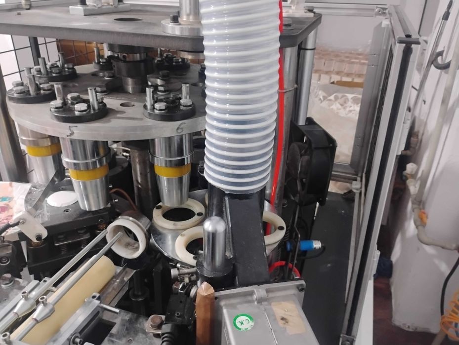 Машина за картонени чаши 2021г 7оз