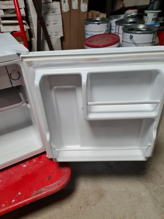 ПрПродавам хладилник мини бар