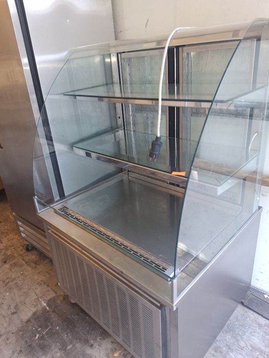 Хладилна витрина отворена крайстенна и островна