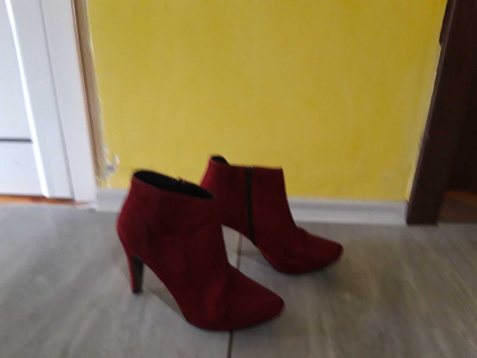Червени боти от естествен велур