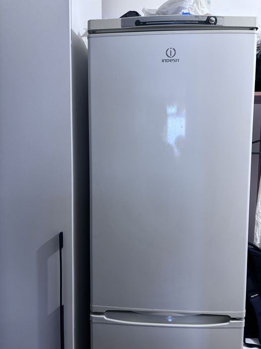 Холодильник indesit