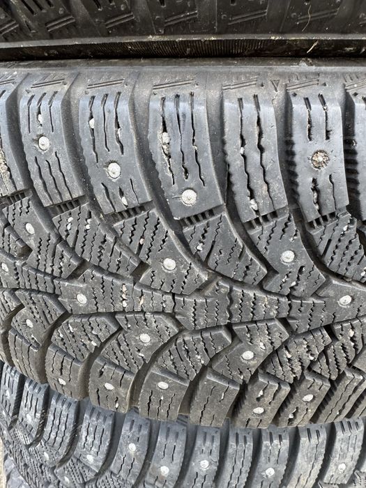 Set 4 Anvelope iarna cuie 215 50 R17 DOT 2021