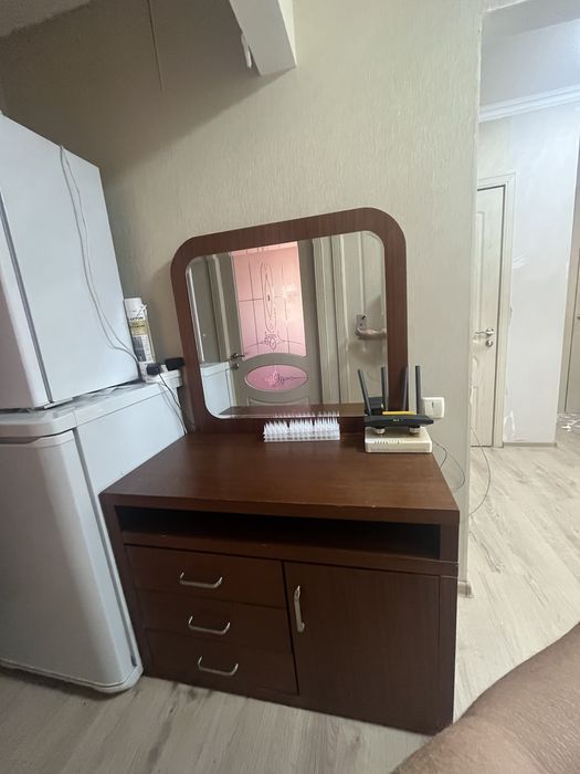 Комод с зеркалом