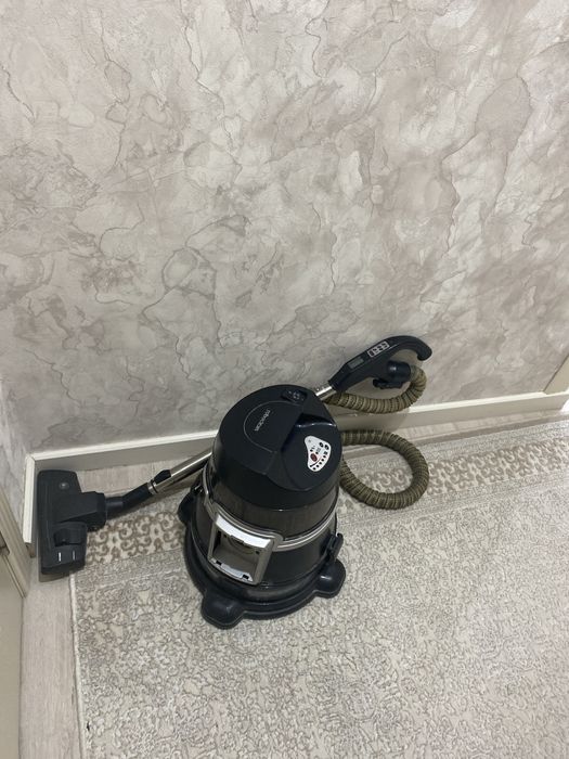 Продаеться пелесос на запчасти roboclean
