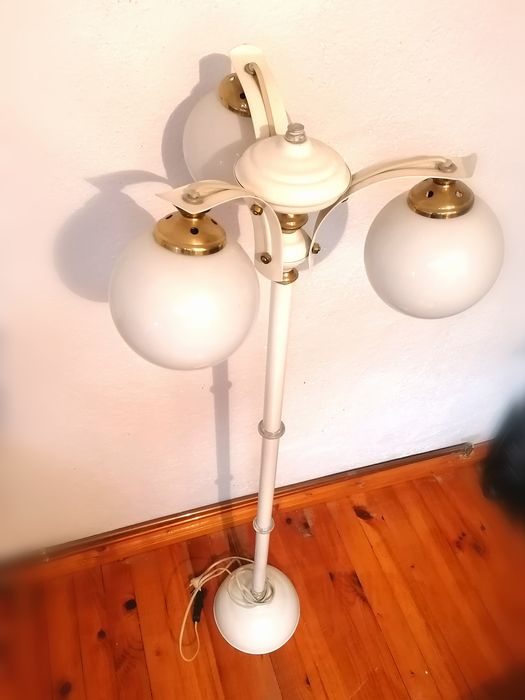 Висок лампион с метална основа * 3бр.осветителни тела*