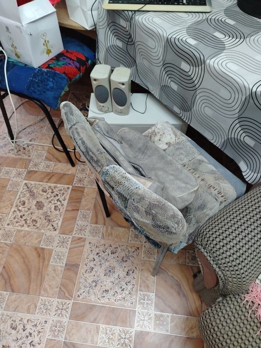 Продам матрасы и стол стулья