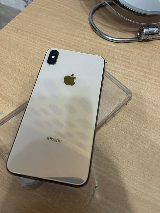 Iphone xs max gold