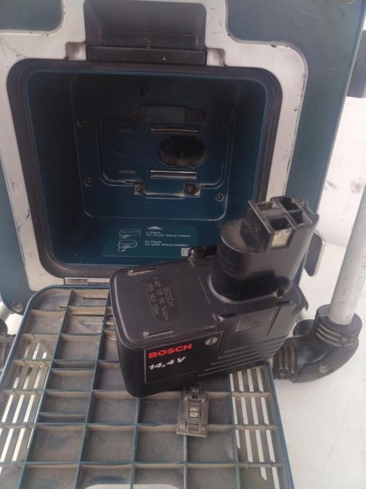 Зарядно/Радио GML 24V-CD BOSCH 
Радио BOSCH за строителни обекти 
0601