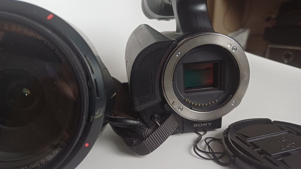 Sony NEX-VG10E с объективом