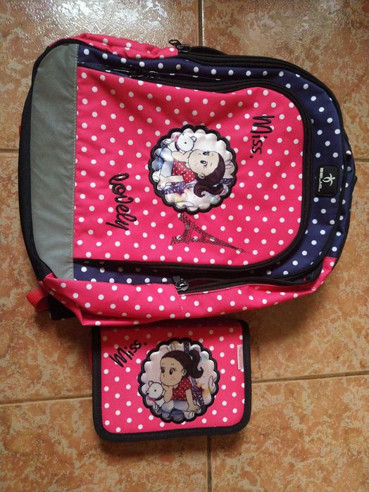 Vând set ghiozdan cu penar