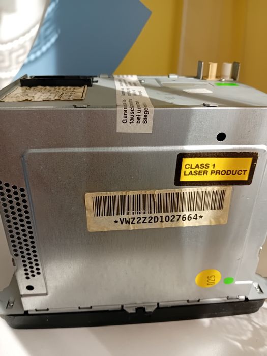 Продавам оригинално СД  за VW