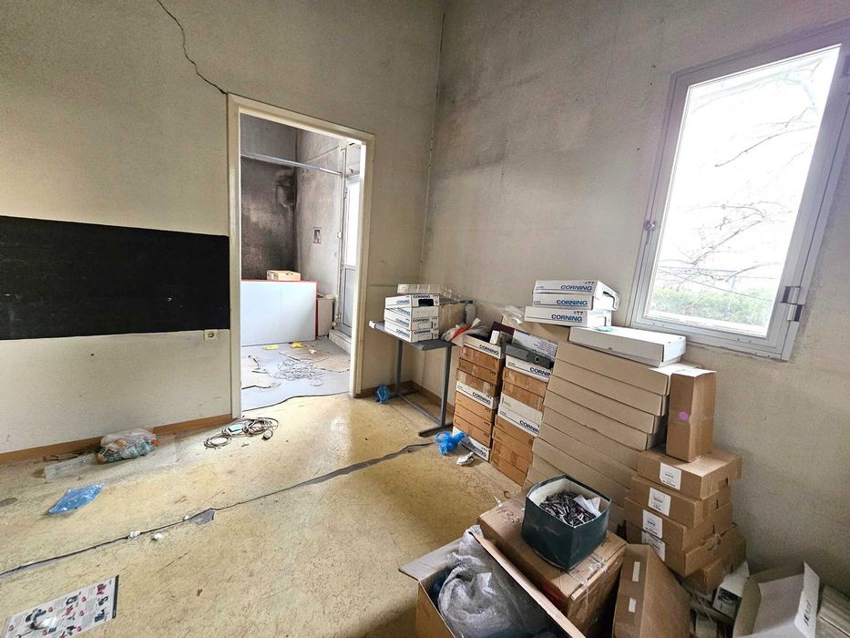 Продава се промишлен обект от 935 кв.м. в VI.PE. Кавала (код 4693)