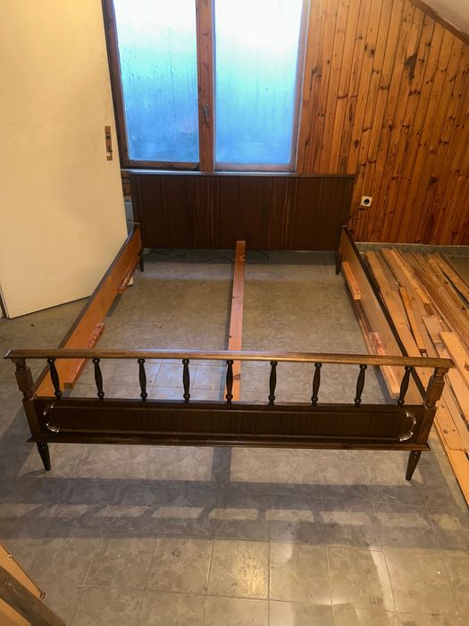 Дървена спалня / легло – като ново, неупотребявано.