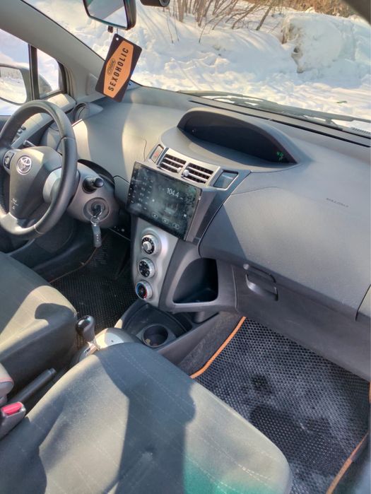 Toyota Yaris.           .