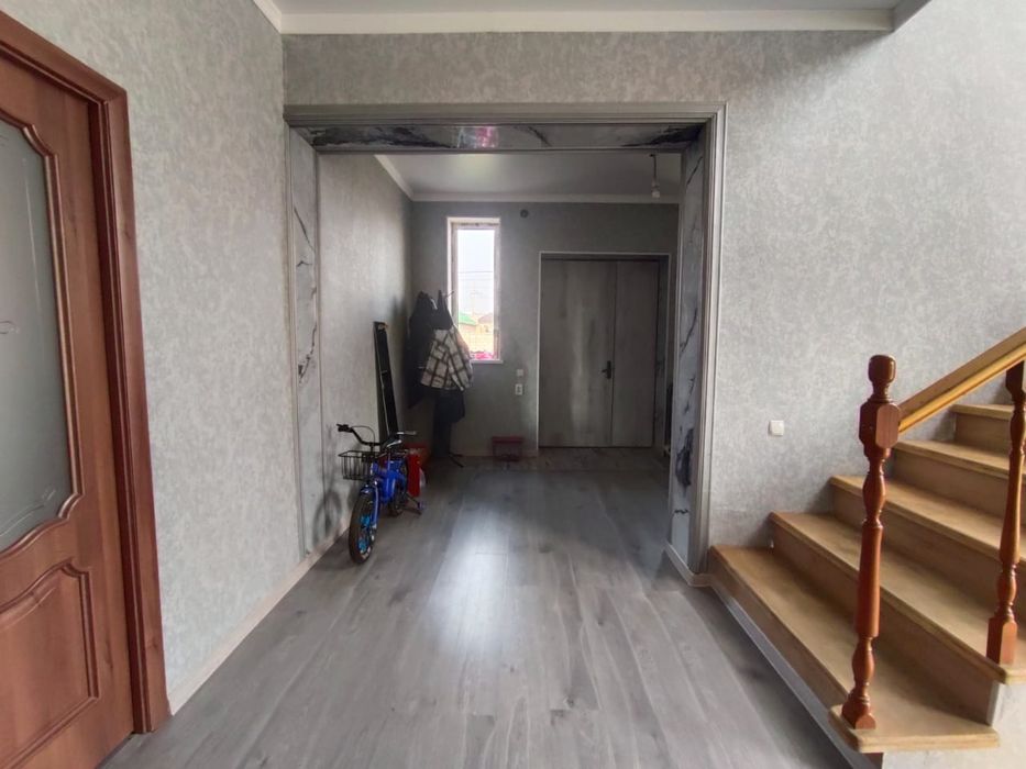 Продается недостроенный трехуровневый дом