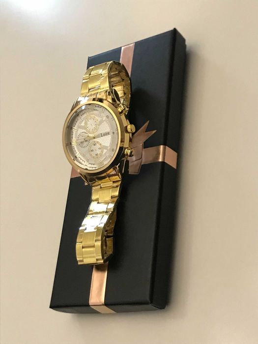 Мъжки златист часовник с голям циферблат